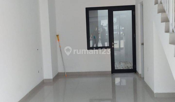 Ruko Loka 65 Kelihatan Dari Pinggir Jalan Dan Ramai Diarea Bsd 5