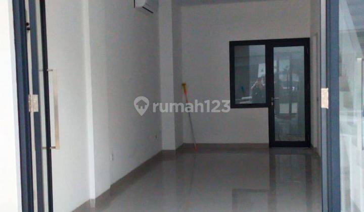 Ruko Loka 65 Kelihatan Dari Pinggir Jalan Dan Ramai Diarea Bsd 6