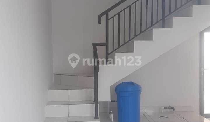 Shop House for Rent on the Side of the Main Road and in a Busy BSD Area