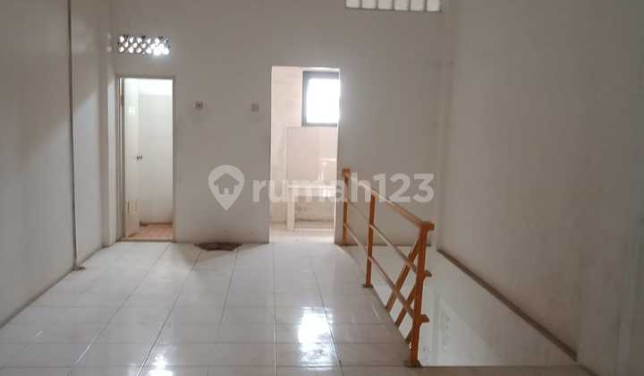 For Rent: Strategic Roadside Shop House 2