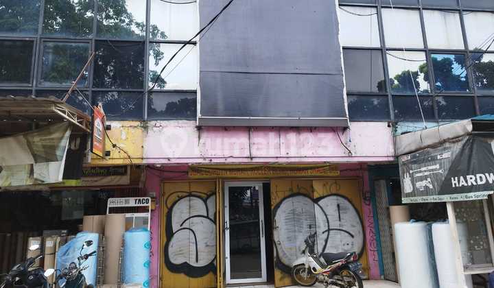 3-Story Shop House by the Roadside in a Busy Area of Pamulang 3-Story Shop House by the Roadside in a Busy Area of Pamulang