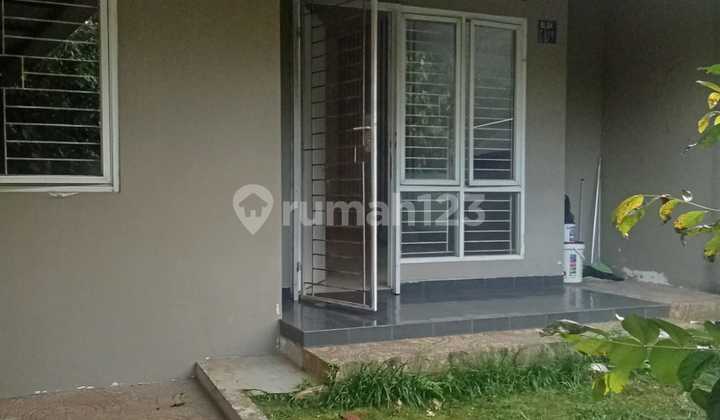 For Rent 2-Story House Comfortable Location in Pamulang