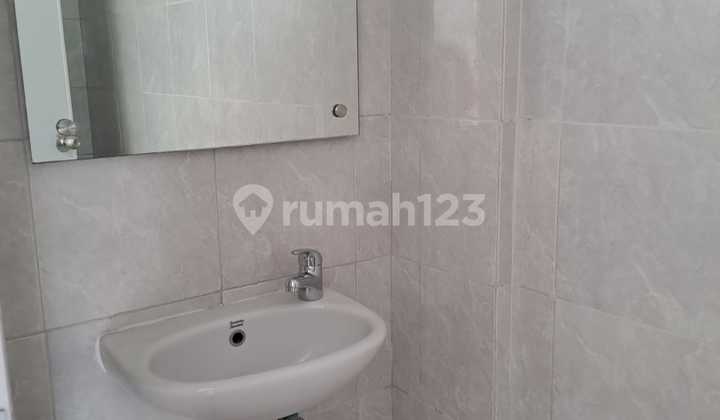 QUICK SALE CHEAP SHOPHOUSE BY MAIN ROAD IN BSD QUICK SALE CHEAP SHOPHOUSE BY MAIN ROAD IN BSD