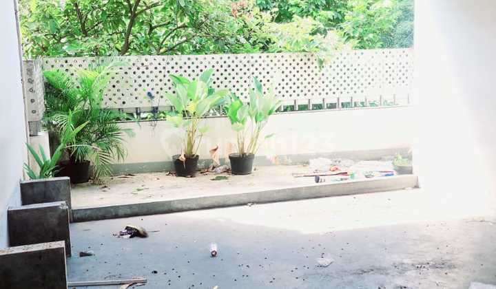 FOR RENT: AFFORDABLE STRATEGIC SHOPHOUSE BY THE MAIN ROAD IN PAMULANG 2