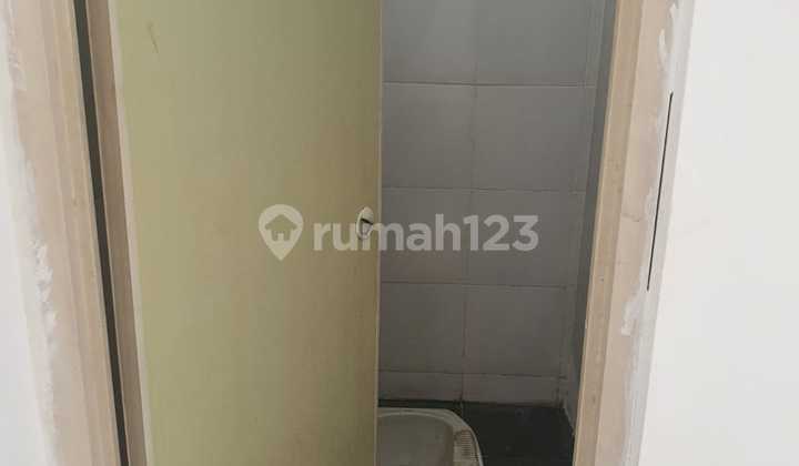 FOR RENT: 2 ADJACENT STRATEGIC AND AFFORDABLE SHOP HOUSES ON THE MAIN ROAD IN BINTARO 2