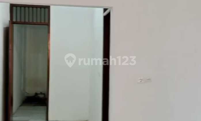 FOR RENT 3 STRATEGICALLY LOCATED AFFORDABLE ATTACHED SHOPS ON THE MAIN ROAD IN BINTARO 2