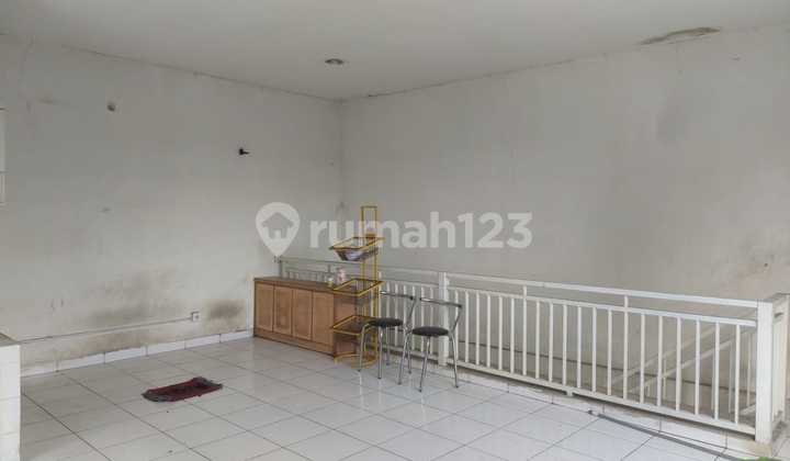 FOR RENT: 2-STORY STRATEGIC SHOPHOUSE AT LOW COST ON THE MAIN ROAD SIDE IN PAMULANG 2