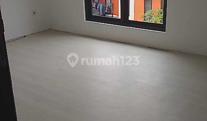 Dijual Cepat Rumah 2 Lantai di Bawah Harga Pasar di BSD 2