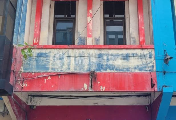 Shop House on Bung Tomo Street, Benowo