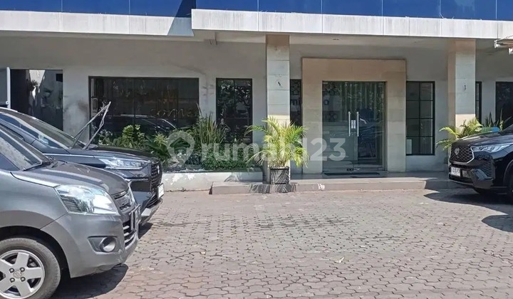 Business House on Diponegoro Street Business House on Diponegoro Street