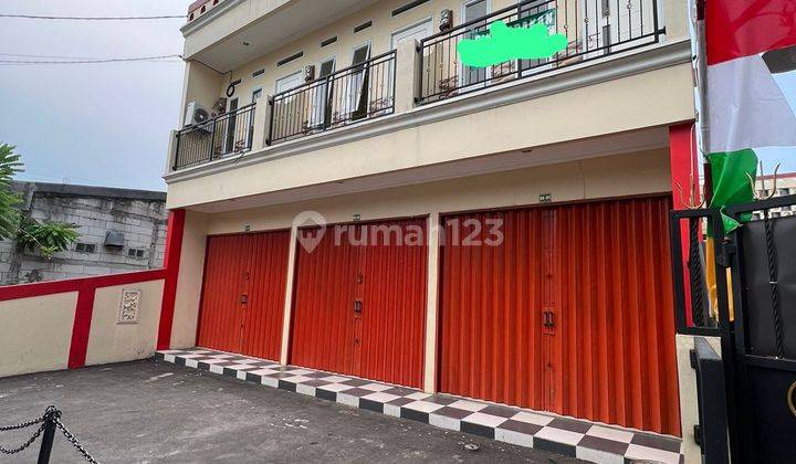 Disewakan Ruko 2 Lantai Parkir Luas Tepi Jalan Ramai, Sewa Pertahun 1