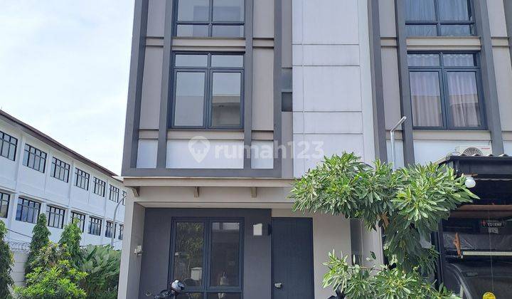 Disewakan Rumah Kantor 3 Lantai Di Delatinos Distric Bsd ~ Dl004r 1