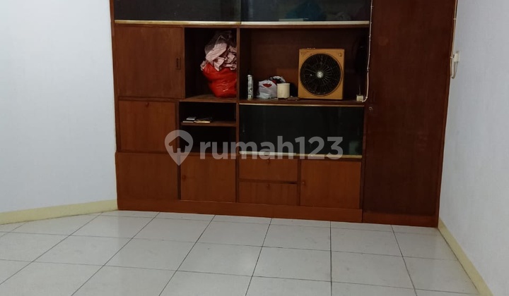 For Sale 2-Story Ready-to-Occupy House in Jembatan Lima - West Jakarta 2