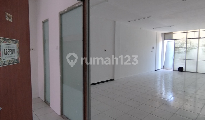 Ruko Jalan Indragiri, 4.5 Floors, Spacious Parking 2