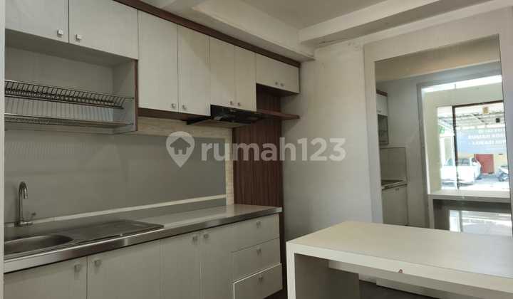 Northwest Park Full Building, Front Canopy