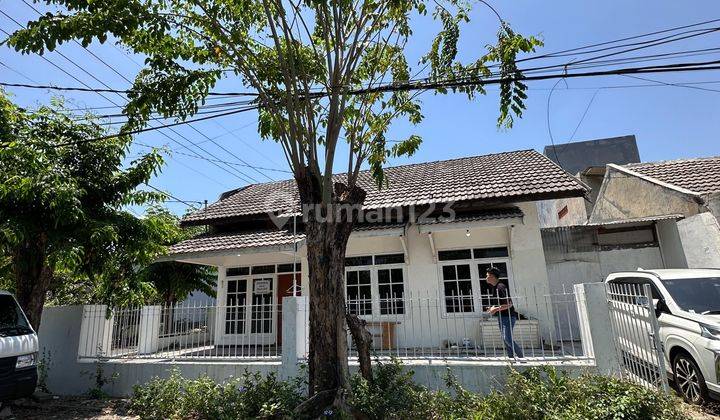 Rumah Hook Depan Lapangan Perumahan Babatan Mukti  1