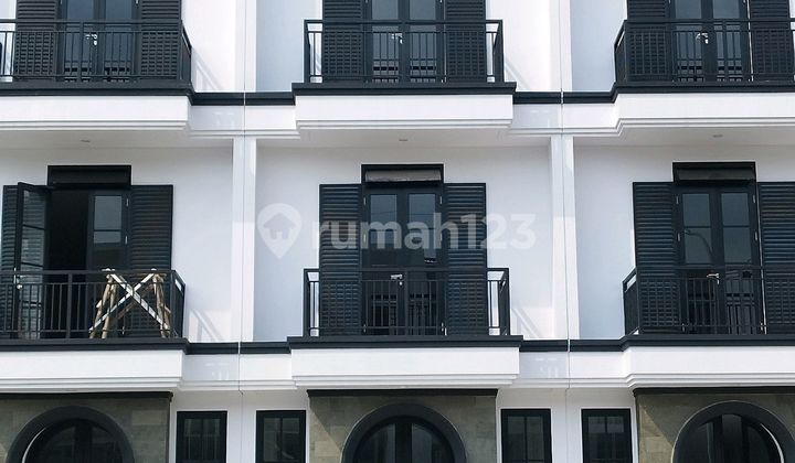 Ruko Baru Gress 3 Lantai Dian Istana