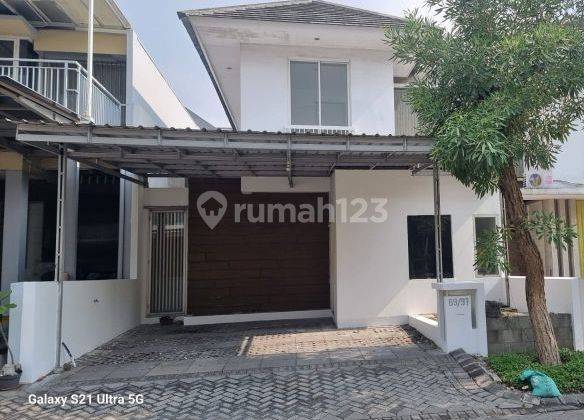 Disewakan Rumah 2 Lantai Royal Residence Semi Furnish  1