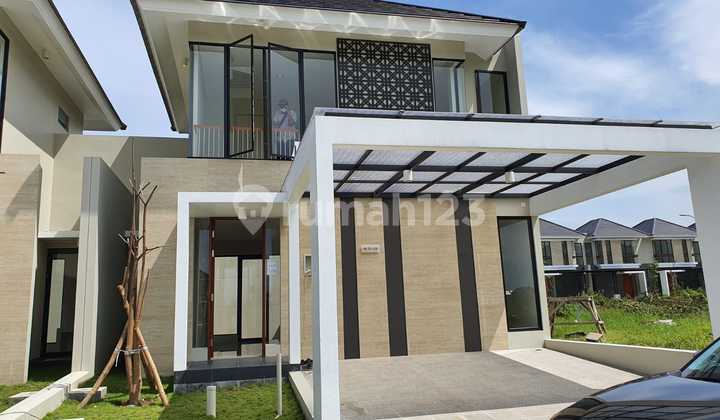 Rumah Depan Danau Northwest Hill Citraland 1