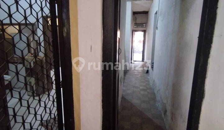 Zero House on Tambaksari Street Suitable for Work 2