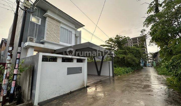 Rumah mewah 2 lantai full furnished dan interior  2