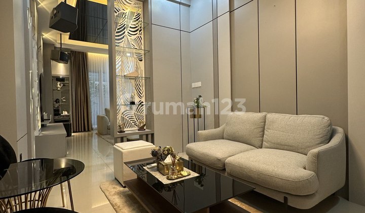 Rumah mewah 2 lantai full furnished dan interior  3