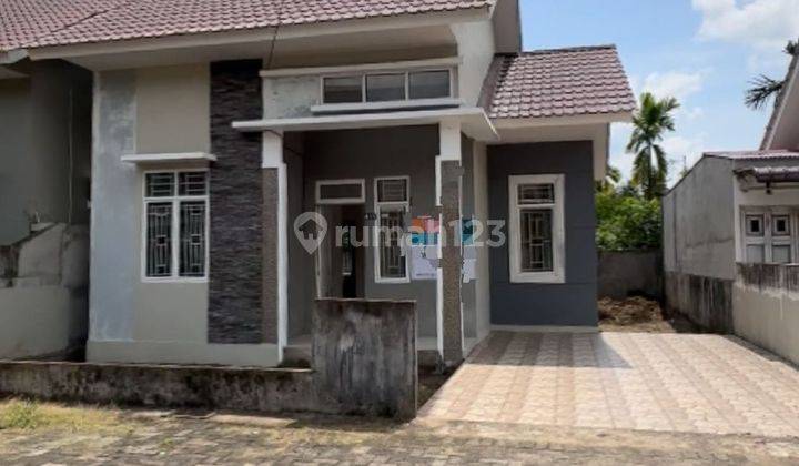 Dijual Rumah di Jl. Ampera, Komplek Ampera Emerlad, Pontianak 2