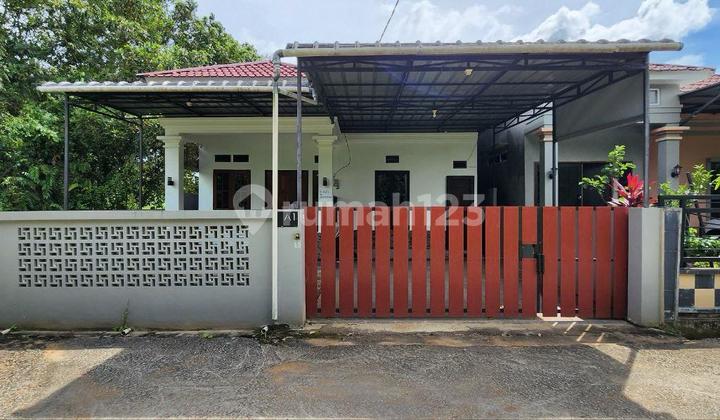 Dijual rumah siap huni di Jl. Paris 2, komp. Paris primiere 2