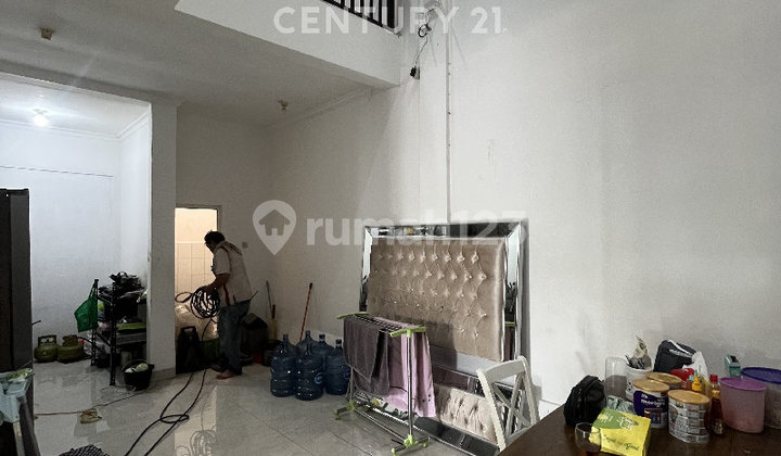 Comfortable and Strategic House in South Tangerang S8977