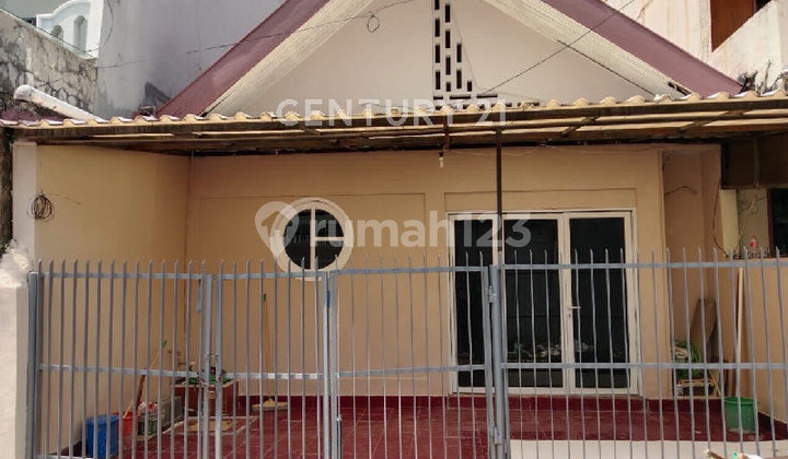 Rumah 2 Lantai Lokasi Strategis di Bendungan Hillir Jakarta S9469