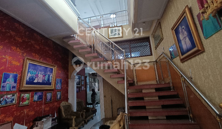 Dijual Rumah Depan Jalan Utama Cocok untuk Usaha Toko Kostan 2