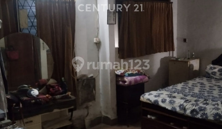 House for Sale Strategically Located in Business Center with Main Access and Near Public Facilities 2