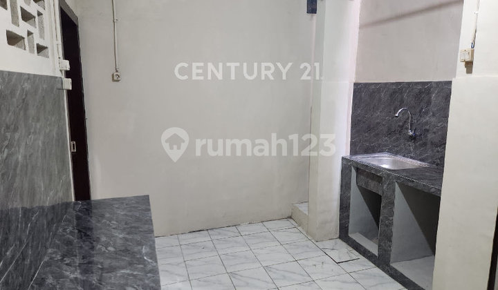 Rumah 2 Lantai Lokasi Strategis di Bendungan Hillir Jakarta S9469 2