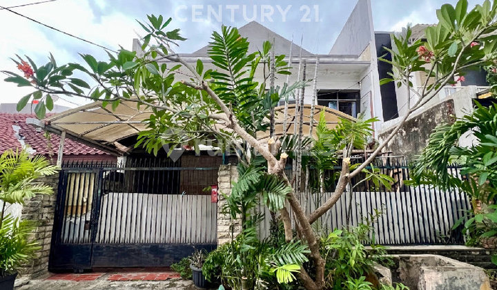 Rumah Tua 2 Lantai Lokasi Strategis Dan Tenang Di Pulomas S9262 Rumah Tua 2 Lantai Lokasi Strategis Dan Tenang Di Pulomas S9262