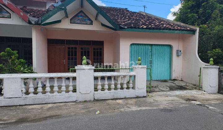 Dijual rumah di Kotagede dekat UTY Kampus 3 Yogya Dijual rumah di Kotagede dekat UTY Kampus 3 Yogya