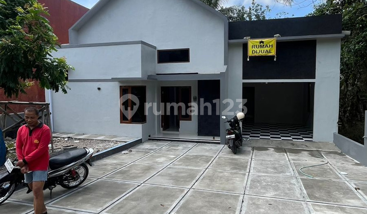 For sale: house near UMY campus, spacious yard, land area 238m2. For sale: house near UMY campus, spacious yard, land area 238m2.