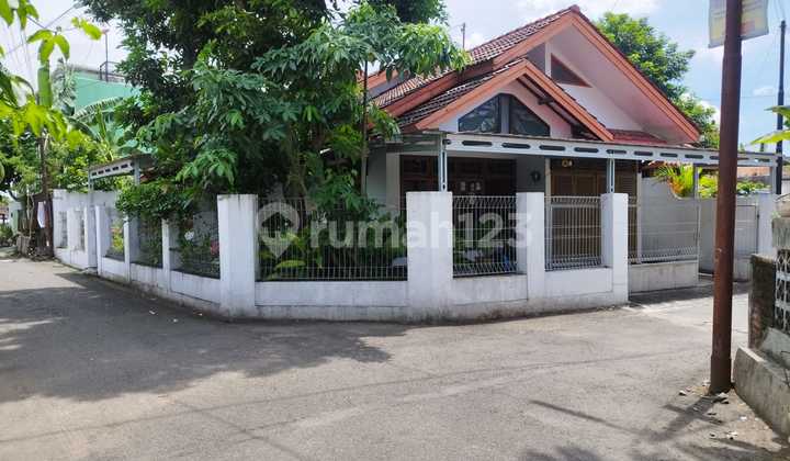 For Sale, Semi-Furnished Hook House Ready to Occupy on Jl Magelang Near SMAN 4 Yogya 2