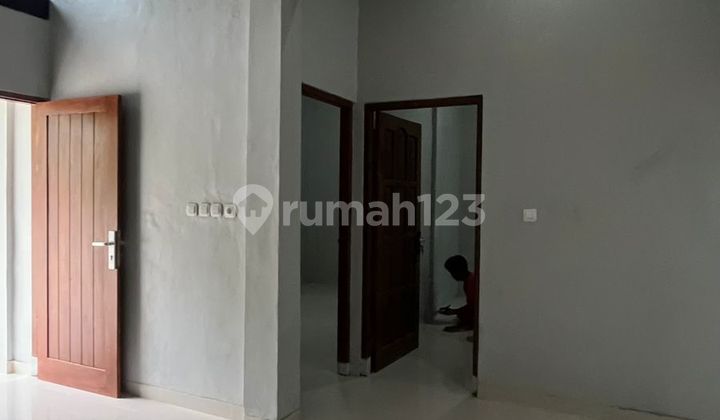 For sale: house near UMY campus, spacious yard, land area 238m2. 2