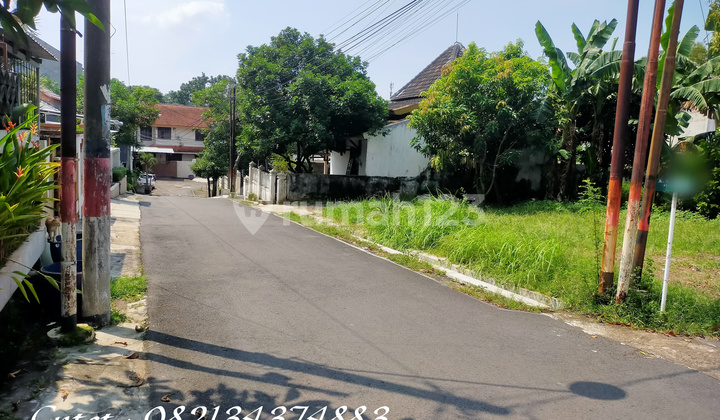 Land for sale in the elite area around Don Bosco School Semarang, 2 plots available. 1