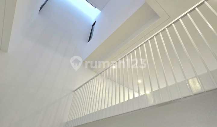 Rumah Baru Desain Italia Mezanine di Joglo, Jakarta Barat 2
