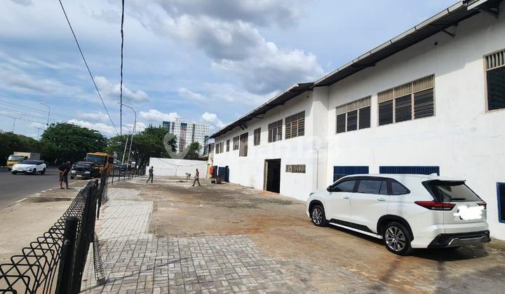 Warehouse for Sale, Spacious, Strategic Location on Outer Ring Road, Jakarta Warehouse for Sale, Spacious, Strategic Location on Outer Ring Road, Jakarta