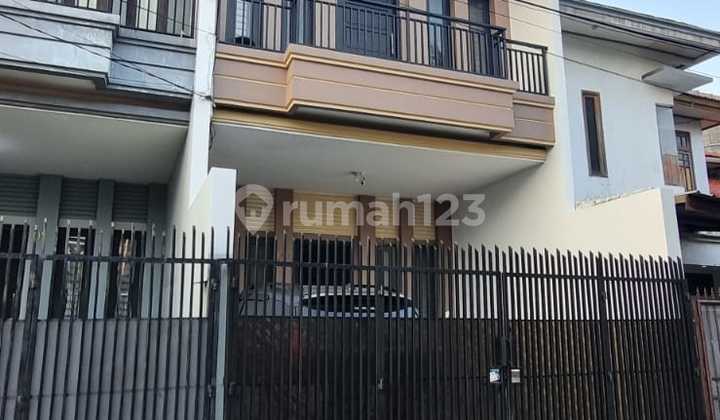 Dijual Cepat Rumah 3 Lantai Siap Huni di Gelong Baru Tomang, Jakarta Barat Dijual Cepat Rumah 3 Lantai Siap Huni di Gelong Baru Tomang, Jakarta Barat