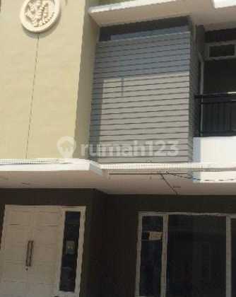 Rumah Bagus Terpasang 5 AC di Gading Lavender, Jakarta Utara