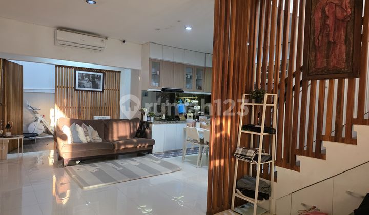 Rumah Bagus Furnished di Perumahan Raffles Hills, Cibubur 2