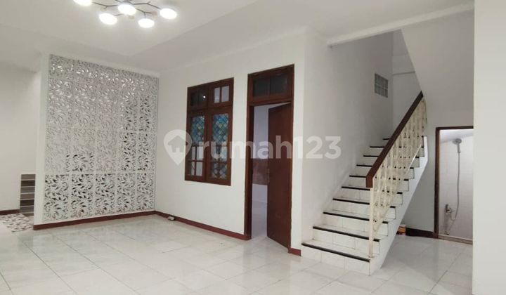 Disewakan Rumah Nyaman 2 Lantai di Pulomas Timur, Jakarta Timur 2