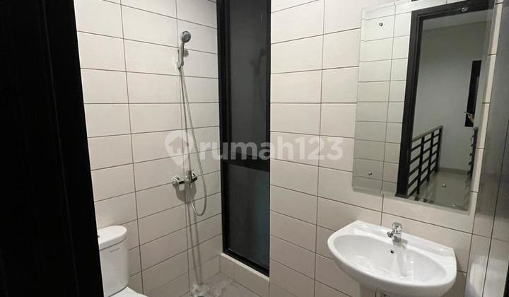 2-Storey House in a Comfortable Environment at Viola Scg Cluster, Bekasi 2