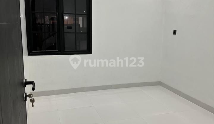 Rumah Cantik Bebas Banjir di Taman Harapan Baru, Bekasi 2