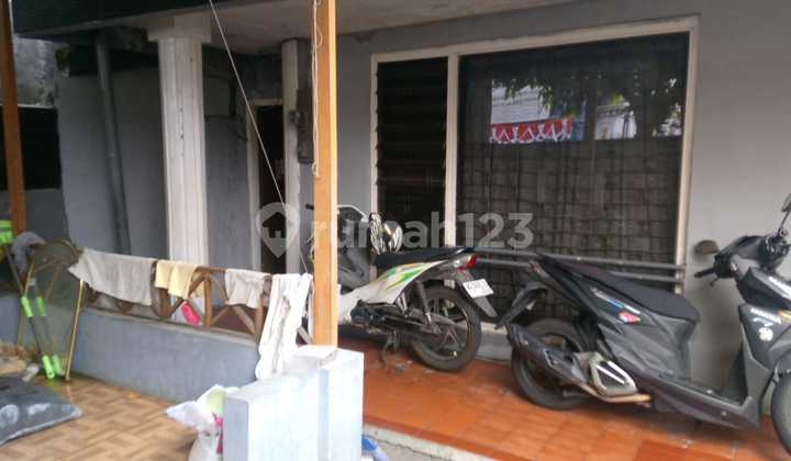 Good House Strategic Location in Salemba, Central Jakarta 2