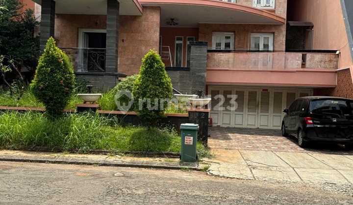 Rumah 3 Lantai Lingkungan Elite di Cluster Bukit Gading Mediterania, Jakarta Utara