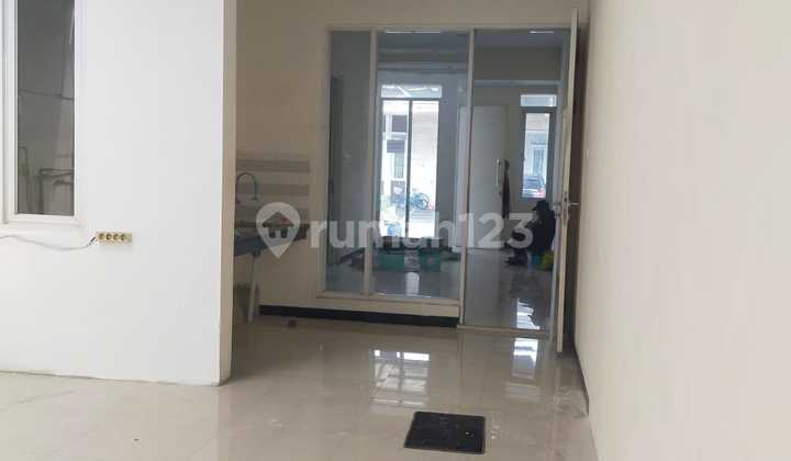 Ready-to-Occupy House in Taman Kopo Indah V Bandung